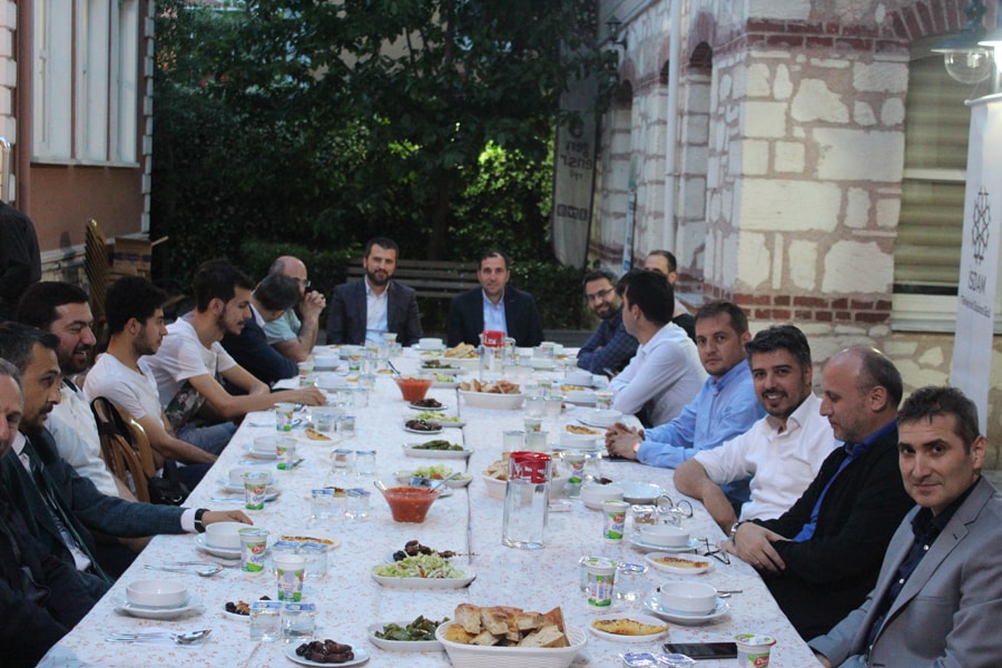 İSDAM 7. Geleneksel İftar Yemeği
